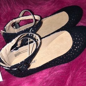 Adorable zip up baby doll shoes